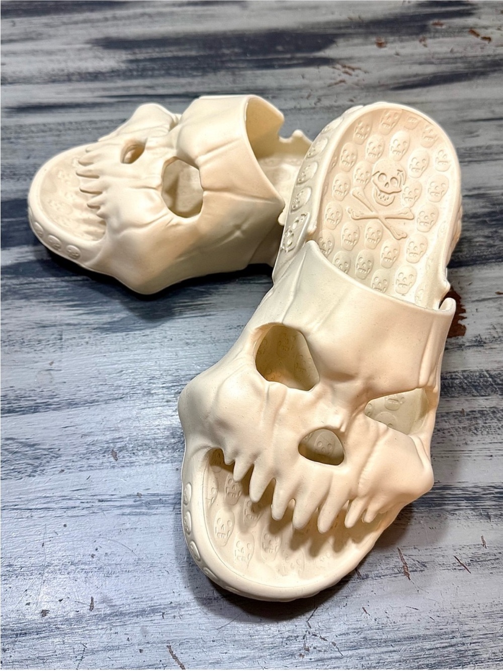 3D Skull Slide Sandals in Cream - Men's Gothic EVA Slip-Ons NWOT - Picture 3 of 13